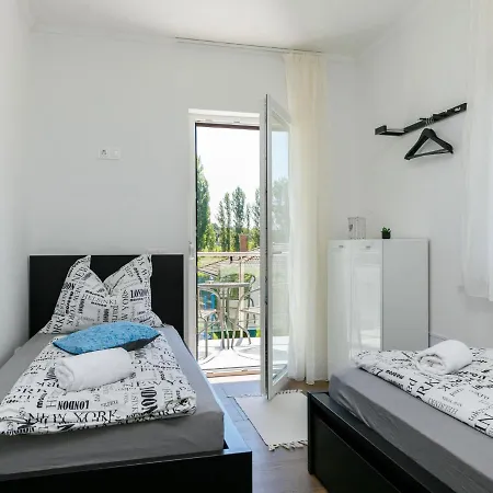 Johann 2 By Interhome Apartman *